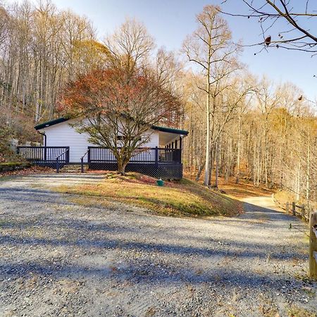 Pet-Friendly Spruce Pine Cabin With Private Fire Pit Exterior photo