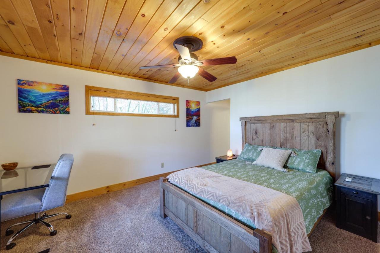 Pet-Friendly Spruce Pine Cabin With Private Fire Pit Exterior photo