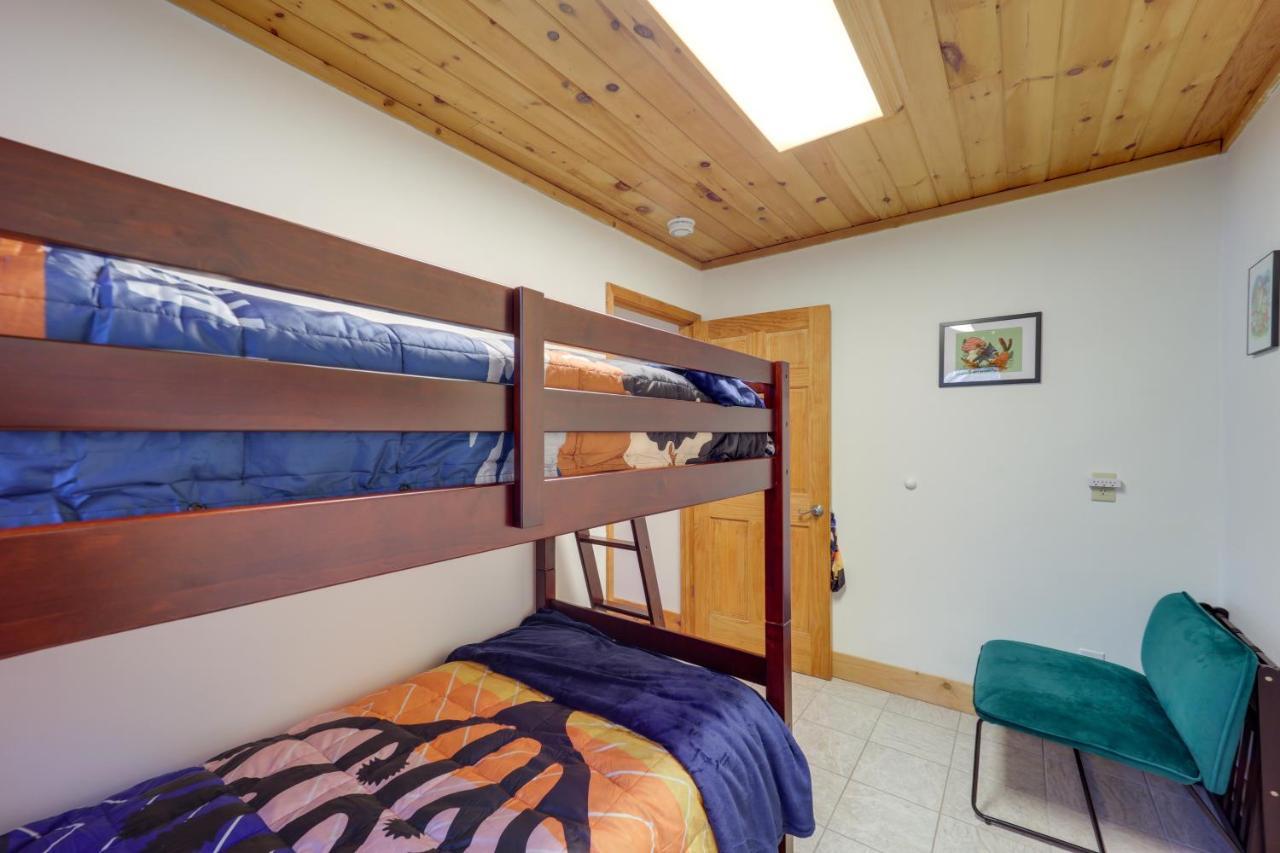 Pet-Friendly Spruce Pine Cabin With Private Fire Pit Exterior photo