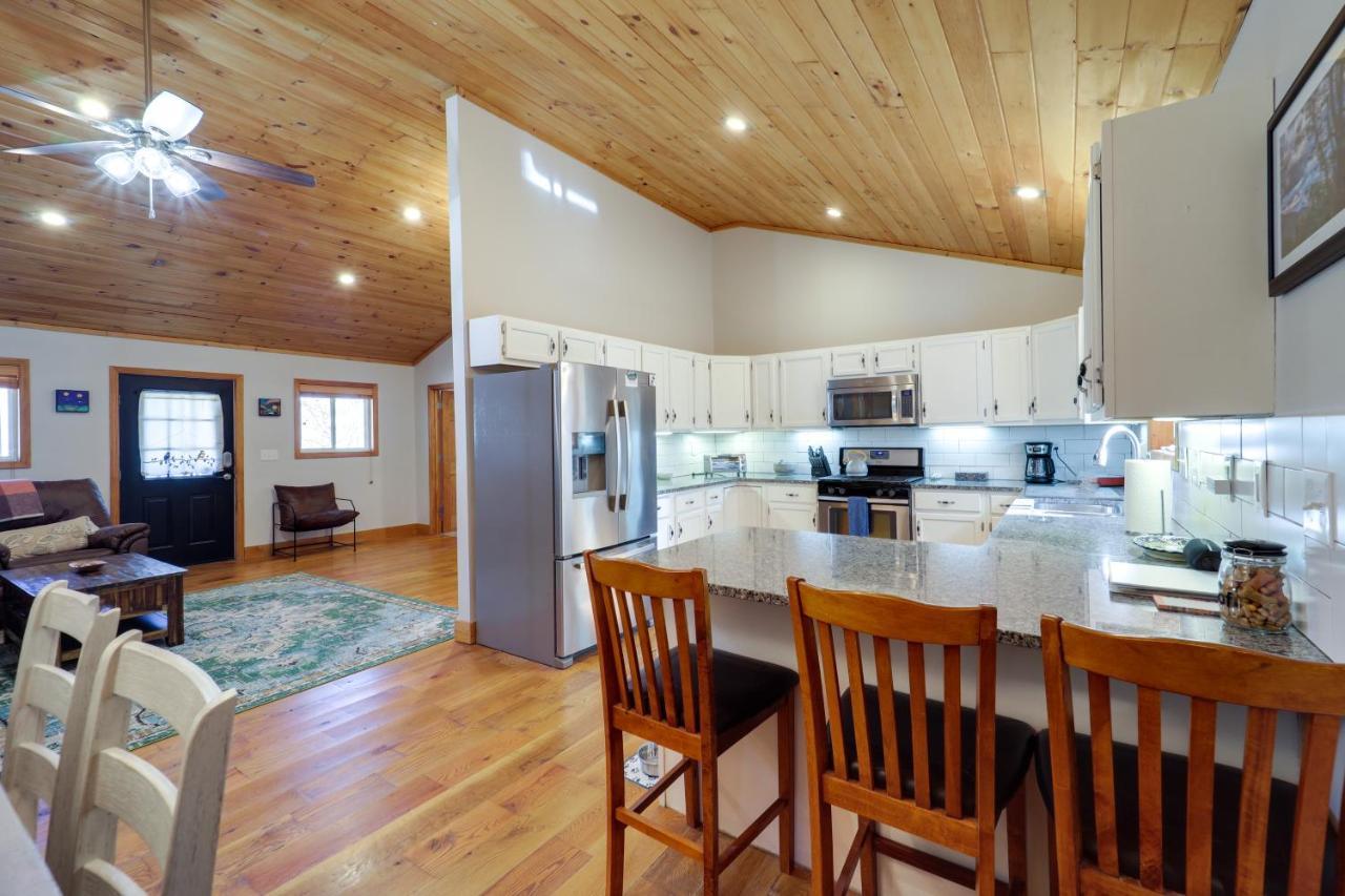 Pet-Friendly Spruce Pine Cabin With Private Fire Pit Exterior photo